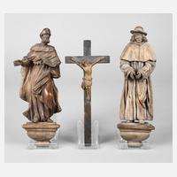 Drei geschnitzte Heiligenfiguren111